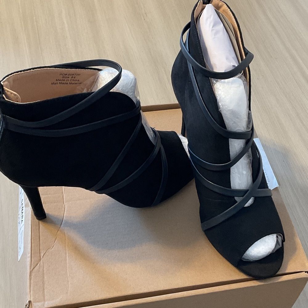 Journee Collection Samara Black Strappy Heeled Boots